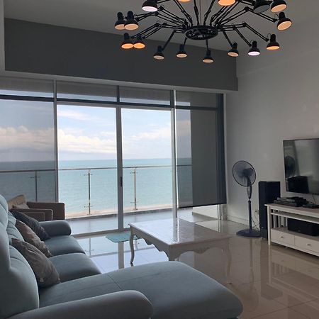 Bay Resort Condominium, 7, Beach-Front Sea View, 6-8 Pax Miri Exterior photo