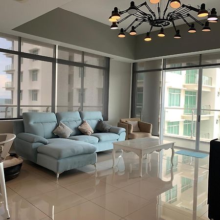 Bay Resort Condominium, 7, Beach-Front Sea View, 6-8 Pax Miri Exterior photo