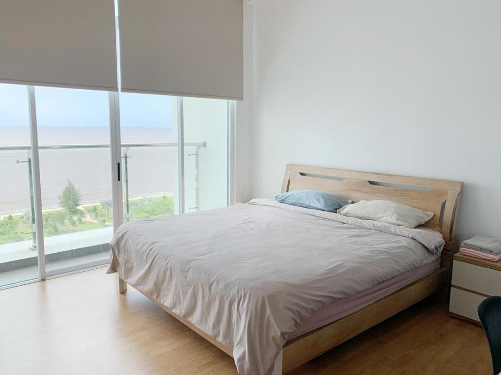 Bay Resort Condominium, 7, Beach-Front Sea View, 6-8 Pax Miri Exterior photo