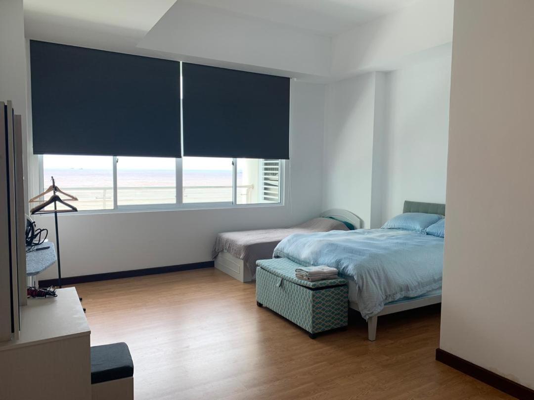 Bay Resort Condominium, 7, Beach-Front Sea View, 6-8 Pax Miri Exterior photo