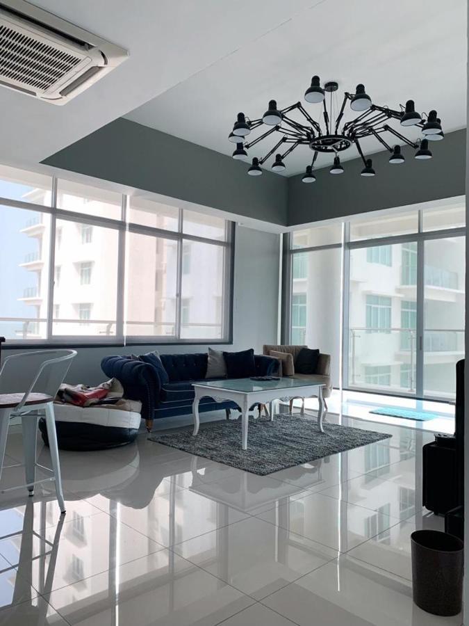 Bay Resort Condominium, 7, Beach-Front Sea View, 6-8 Pax Miri Exterior photo