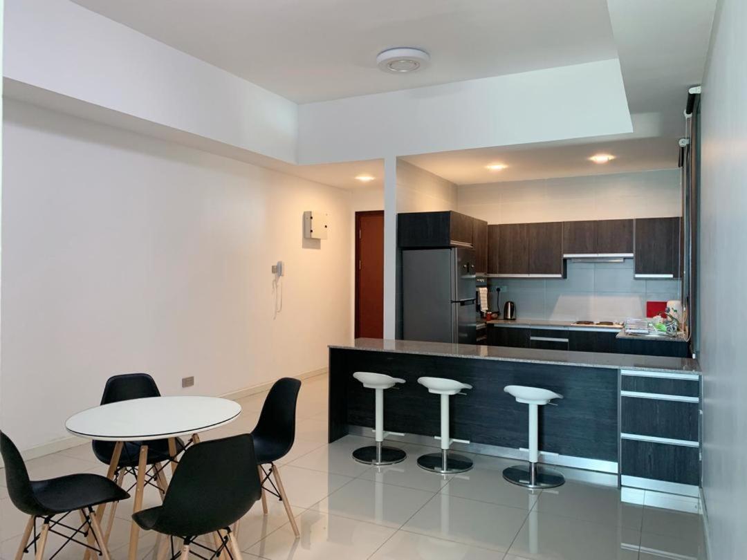 Bay Resort Condominium, 7, Beach-Front Sea View, 6-8 Pax Miri Exterior photo